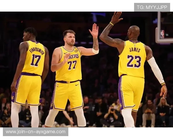 东契奇率队逆袭，湖人外线与内线完成化学融合